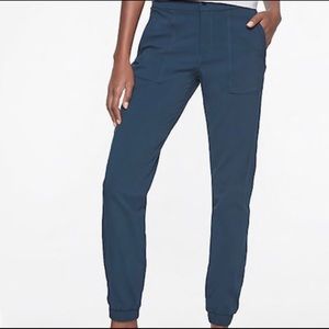 Athleta Trekkie Jogger 2.0 - Size 6
